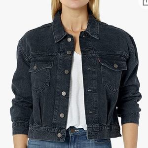 LEVI’s Oversized Cropped Trucker Denim Jacket